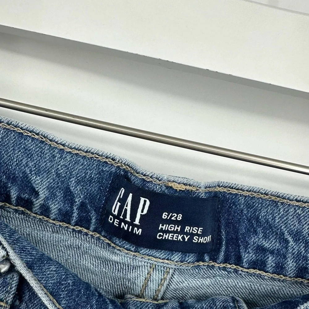 Gap High Rise Cheeky Shorts Size 6 Boho Distressed Raw Hem Button Fly - Picture 5 of 7